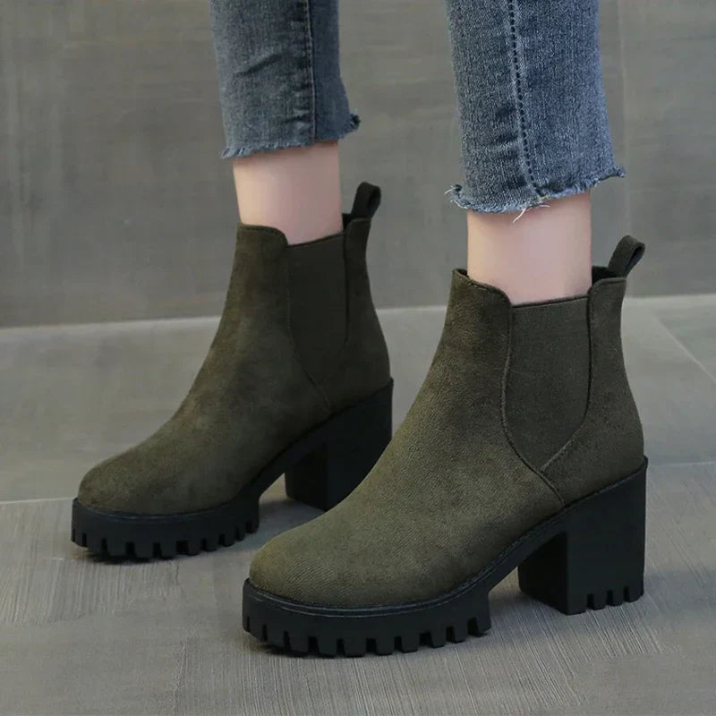 Bota Feminina de Inverno em Couro Legítimo - Lara